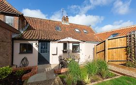 Fayette Sleeps 4, 2 Bedrooms, Cute Garden